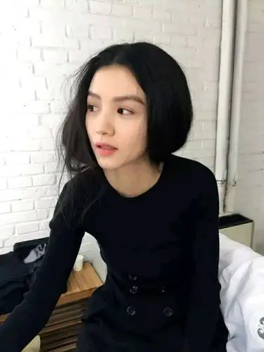 如何客观评价演员春夏的长相?