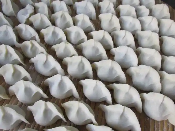 这个菜现在市场很便宜,用它包饺子非常好吃,儿子吃了两大盘还说不够