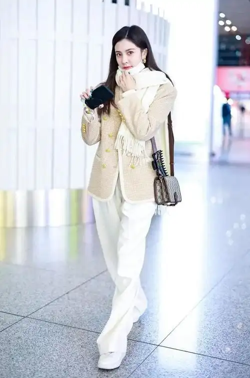 女明星冬季机场街拍(保暖又好看的机场街拍)_金纳莱网