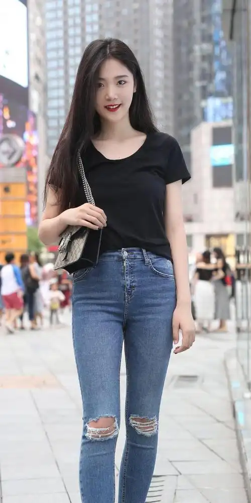 身高一米七女孩看起来好有气质,网友:她是如何做到的呢