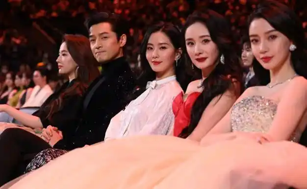 在36岁的刘亦菲身上体现得淋漓尽致|杨幂|唐嫣|刘诗诗|女明星_网易