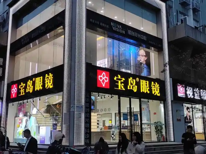 【10图】年收租18万(宝岛眼镜)转角双开间铺面,12米层高稳定商家,成都