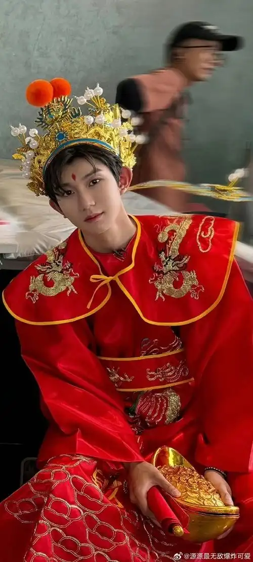 王源超话#城市捉迷藏#新一期太萌了宝宝(附赠几张帅照版)#王源