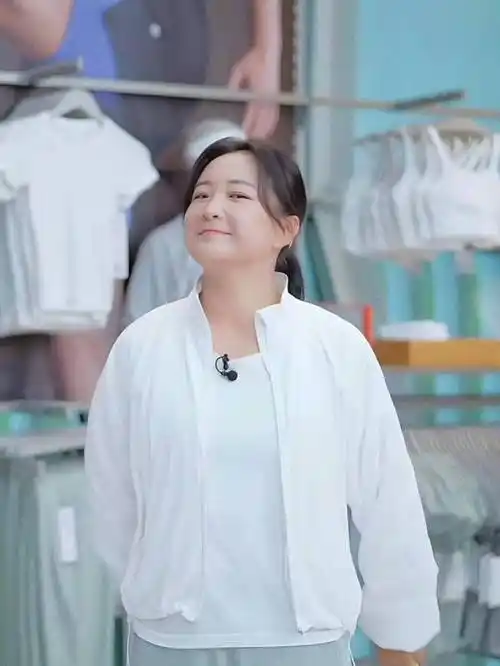 贾玲胖复胖140斤!回归原状!网友质疑:感觉她之前就是打针了!