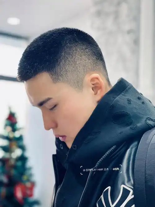 美式圆寸|||美式圆寸 美式寸头的外轮廓继承了圆寸的圆润