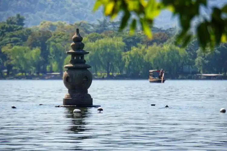 游西湖——三潭印月湖心亭——摄于二0一八年十月二十九日