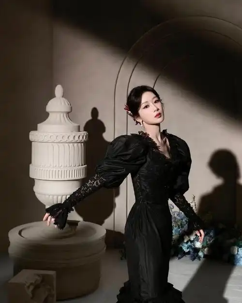 杨紫黑色高定礼服##杨紫伊菲丹面膜代言人