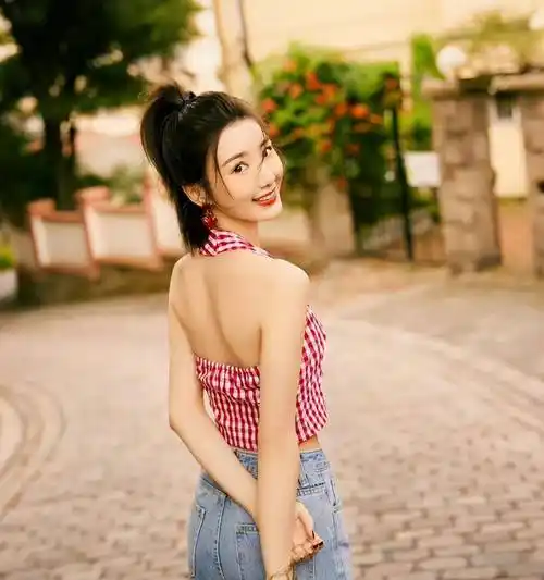 出生被扔垃圾桶,男友劈腿,亲爹敲诈5000万,她的逆袭之路太精彩_毛晓彤