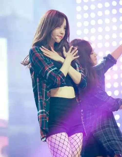 韩国第一"尤物"林允儿!眼勾魂腿迷人,可惜她是韩国人