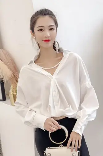 网红v领长袖漏锁骨超火白衬衫女宽松蝙蝠袖衬衣2018秋季新款韩版时尚