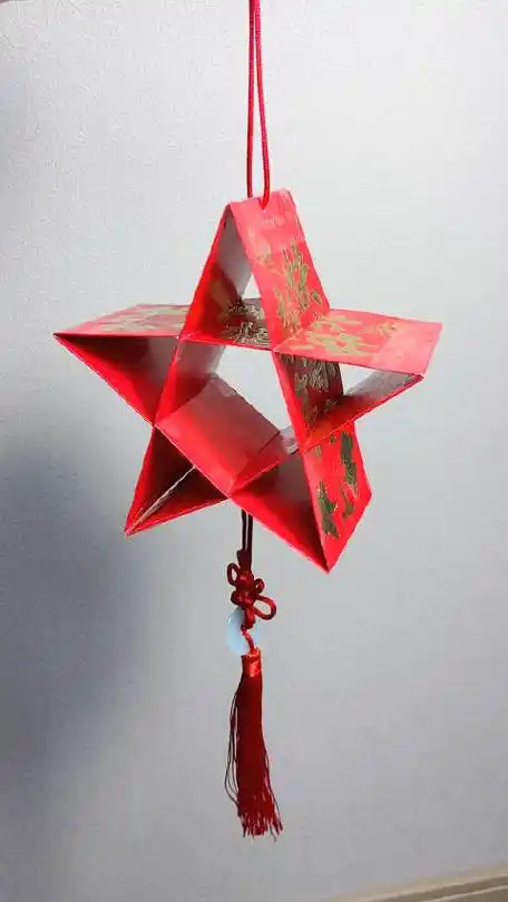 制作五角星灯笼,简单又漂亮,快跟小朋友一起来试试吧#新年手工##幼儿