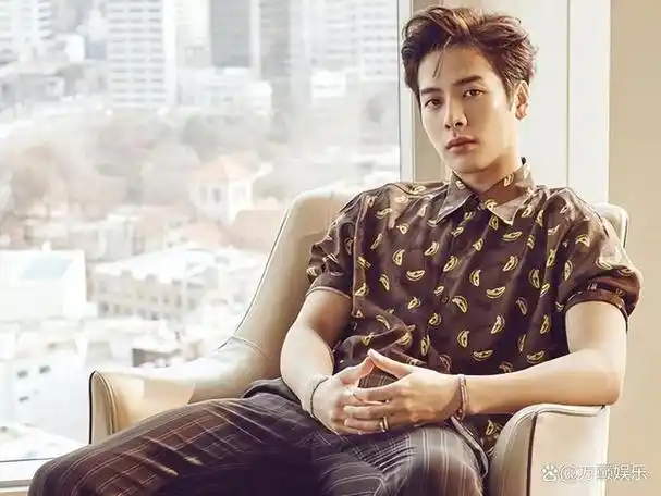 以为是精致男星,实则身材五五分,腿又短又粗,感觉自己被骗了