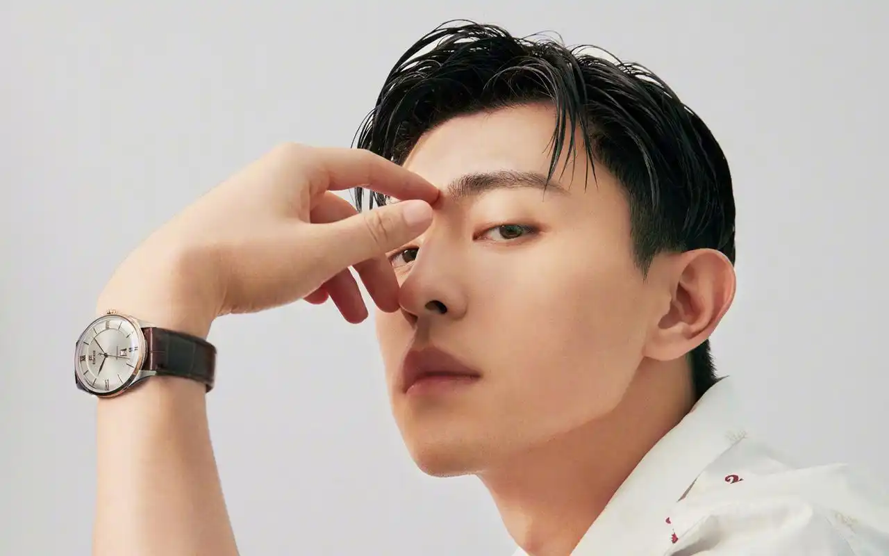 邓伦干净帅气壁纸_新生代偶像邓伦