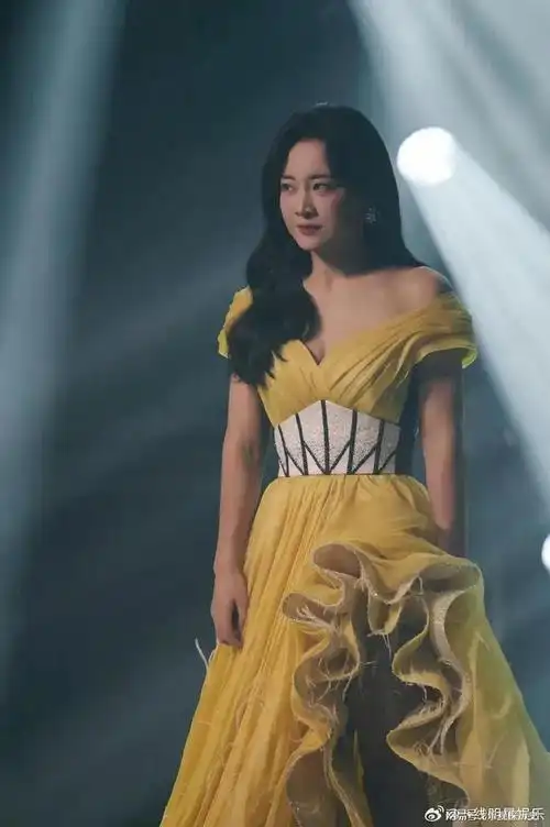 贾玲头像换了我的注意力却在她的个人简介上真是亮点多多啊