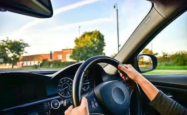 老司机的4个开车特征能会一半已经不错了你是老司机吗