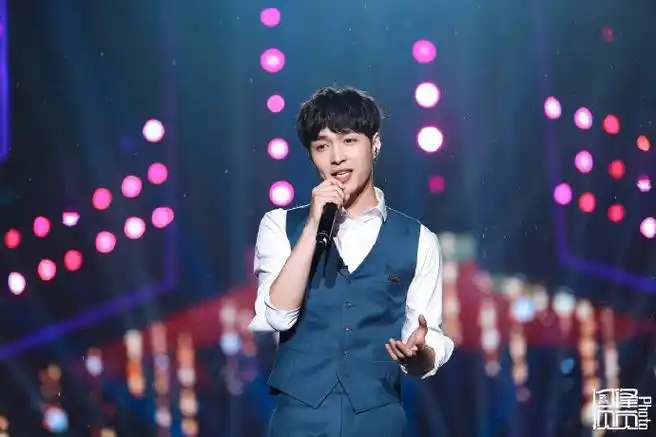 240107 | 2016年《极限挑战》公益晚会张艺兴图片更新一组没见过的