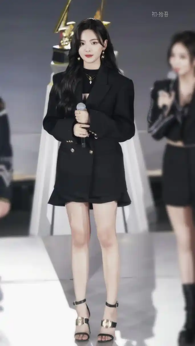 杨超越 一字带高跟鞋大长腿[爱你] 676767