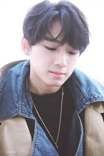 还有朋友好奇jyp姚琛正脸吗