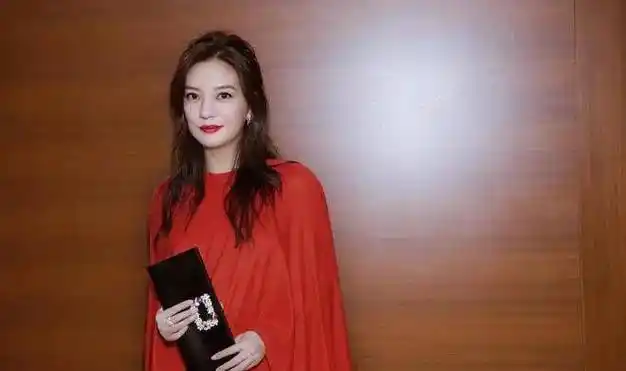 被封杀后消失了一年多,再看她现状,47岁的她后悔了吗?_赵薇_事业_事件