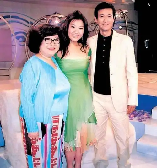 郑少秋妻子证实大女儿去世称郑少秋心情难以平复已联系上生母