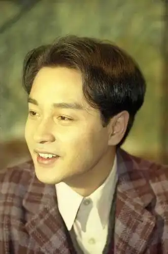 张国荣生前健身照曝光,身材笔挺帅气十分,曾多次用运动缓解抑郁