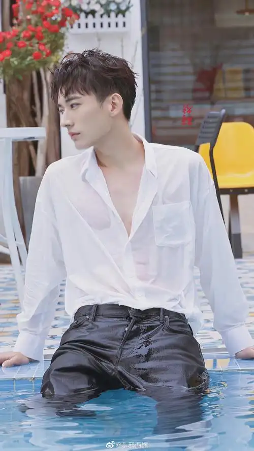 穿白衬衫的男神#对穿白衬衫的好看男生完全没有抵抗力!