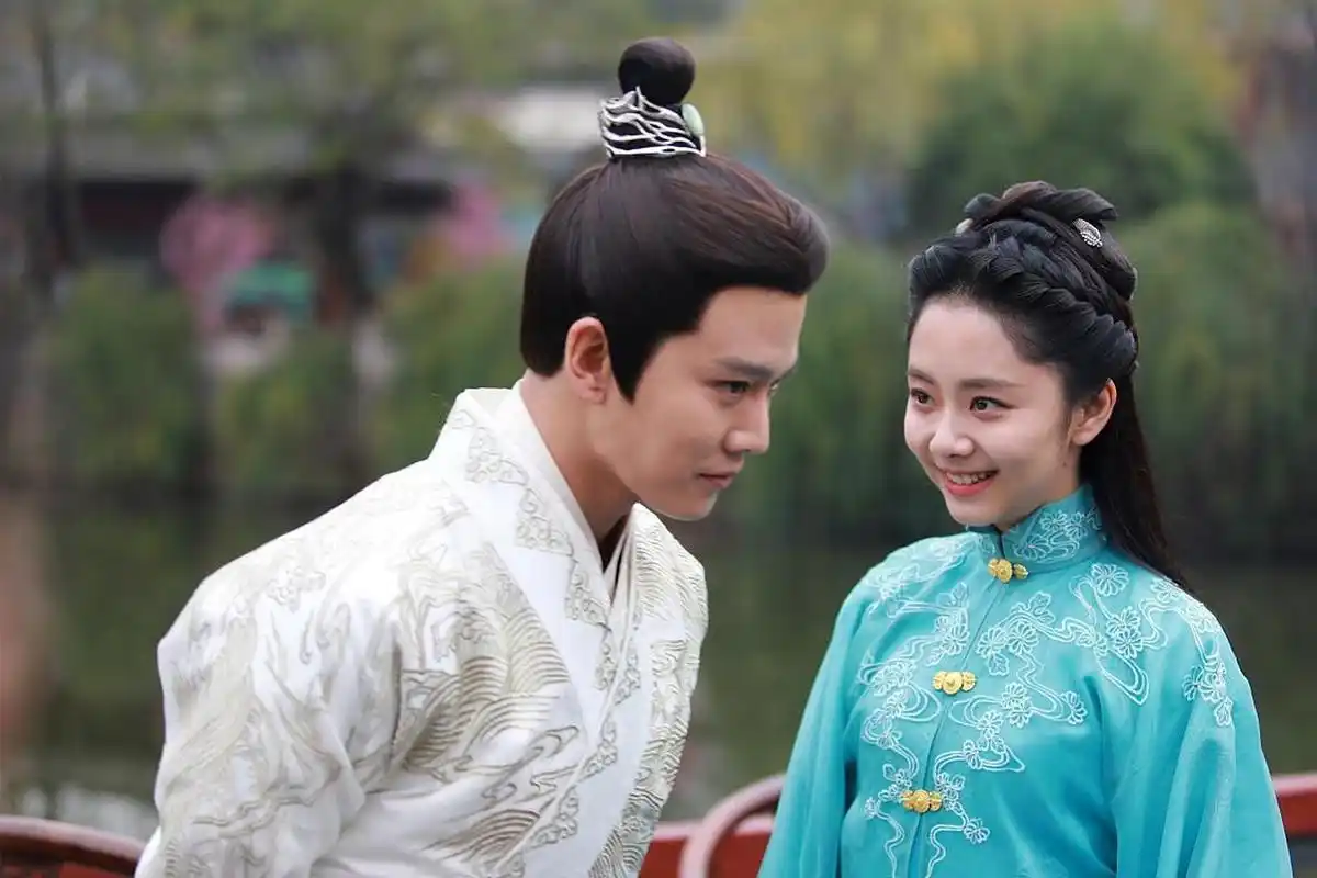 要说谭松韵合作过的男