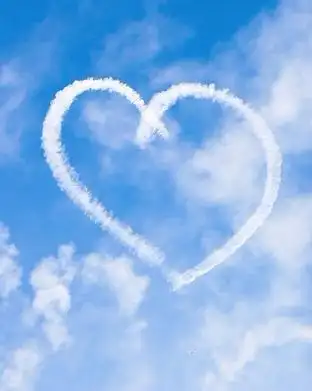 心云相拥,我们的爱心说说绘出云朵形状的朋友圈