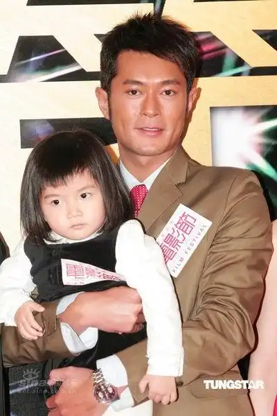 图文一个好爸爸首映古天乐怀抱女儿