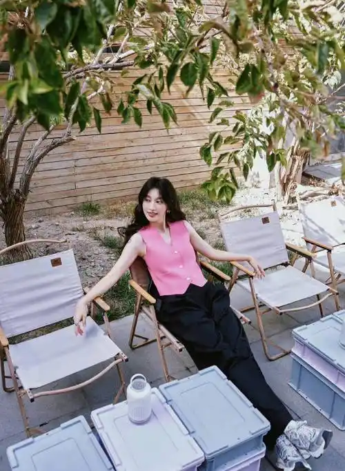 跟着张俪夫人学习如何穿搭,你就不用担心年龄了,因为她在年龄上没有