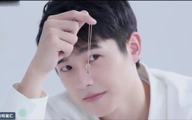 刘昊然个人向混剪,治愈心灵的微笑,小虎牙怎么这么可爱呢