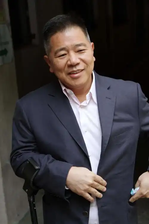 马廷强怎么瘸的为何马廷强貌丑无盐却艳福不浅