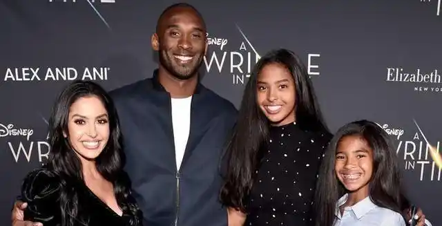 科比离开162天,瓦妮莎晒大女儿照片,两人合影宛如结婚照