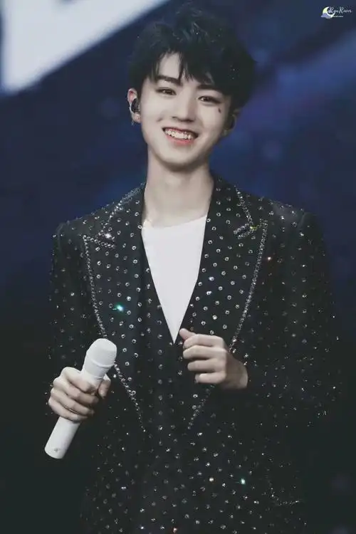 王俊凯笑起来太让人喜欢了