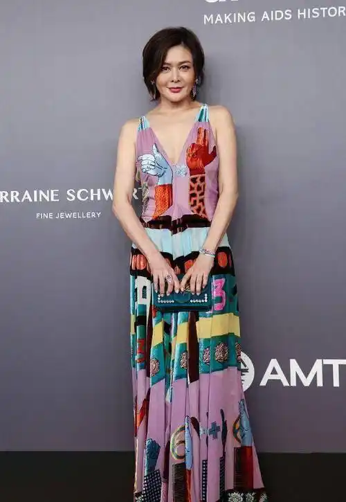 原创关之琳身材恢复到巅峰时刻脸上苹果肌饱满看上去30出头