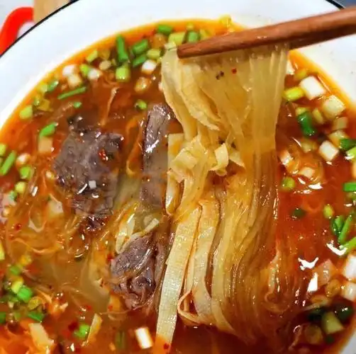 美食|淮南牛肉粉丝汤:骨汤熬制,大块牛肉,一口就爱上!