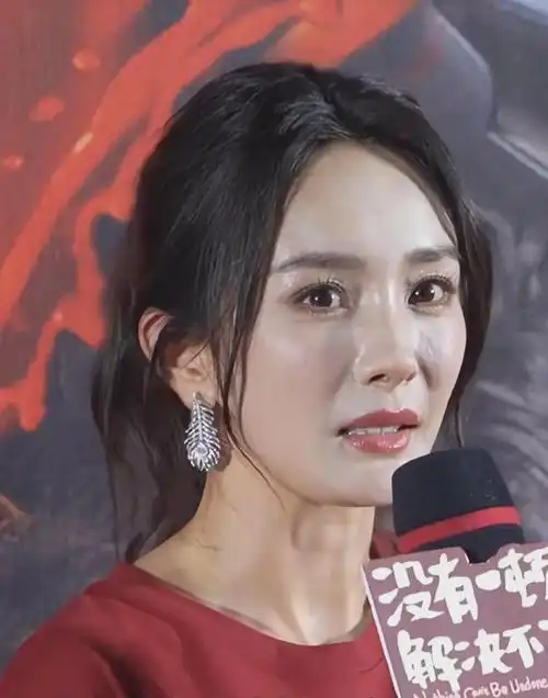 我们的大幂幂也老了头发稀疏发际线上移,皮肤松弛|杨幂_网易订阅