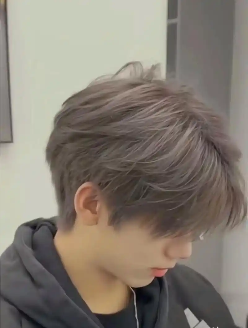 武汉男士发型设计.#男生发色 这发色很适合夏天可仙93甜 幼 - 抖音
