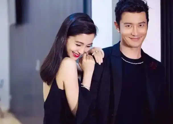 黄晓明和儿子小海绵的亲子装合照,满屏父爱,你被感动了吗?