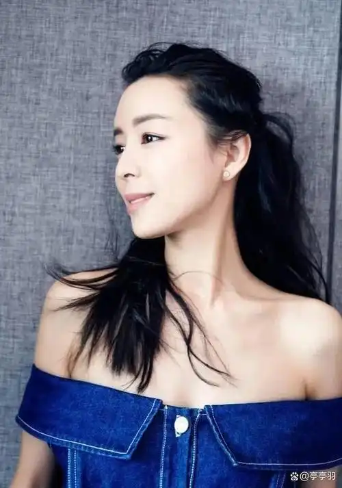 饱满性感很有味儿!43岁张静初写真赏