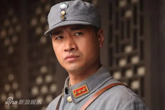 何晟铭出演铁血英雄掀怀旧风电视剧《桐柏英雄》仍旧以原著小说和经典