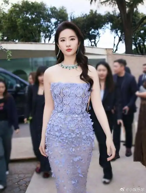 刘亦菲紫色高定