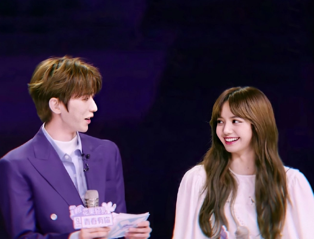 蔡徐坤与lisa又被按头cp?