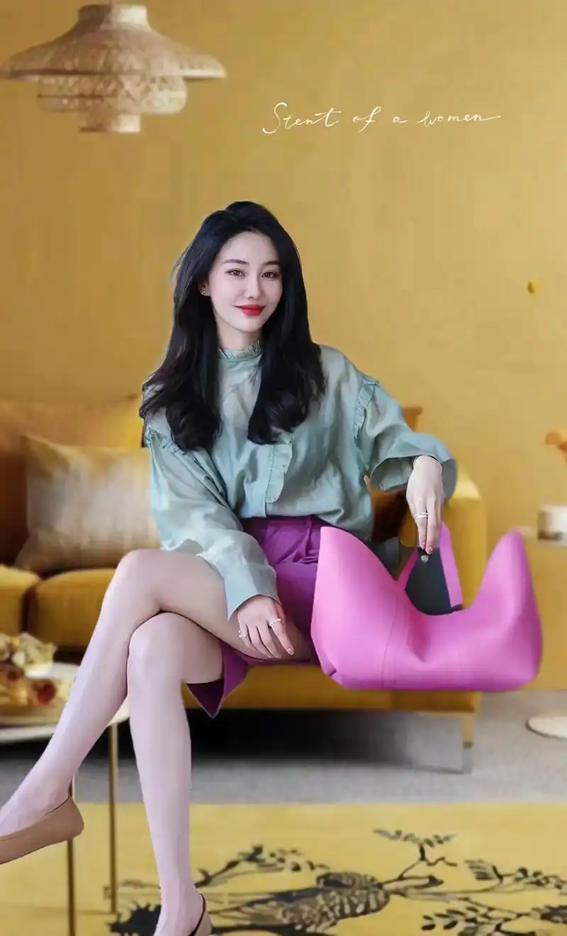 春夏法式绿色雪上衣洋气减龄小短裙两件套,时尚简约潮流款, - 抖音