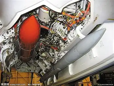 今年,一张从国外网站流传出来的照片上,清楚地显示了f-35的机弹仓内部