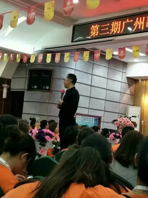 微商之星广州歌迪贵族符号卫生巾关爱女性健康