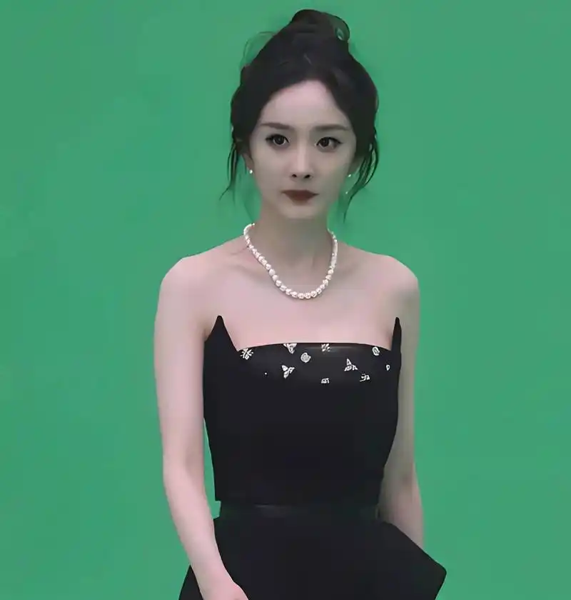 娱乐圈八卦:杨幂美貌引发热议!