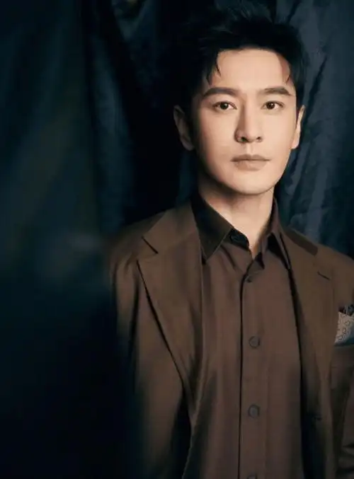 黄晓明航班被取消,在线求助网友,被调侃:那就等呗!