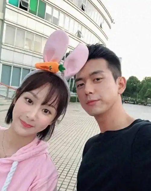 李现也开启了自己的男主之路,只不过后面播出的剧并不多,和李一桐主演