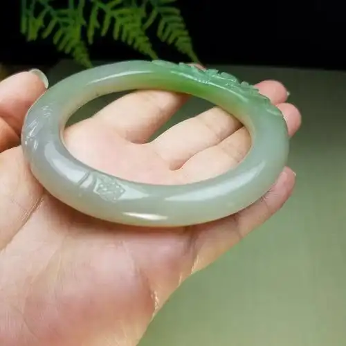 和田玉雕花手镯